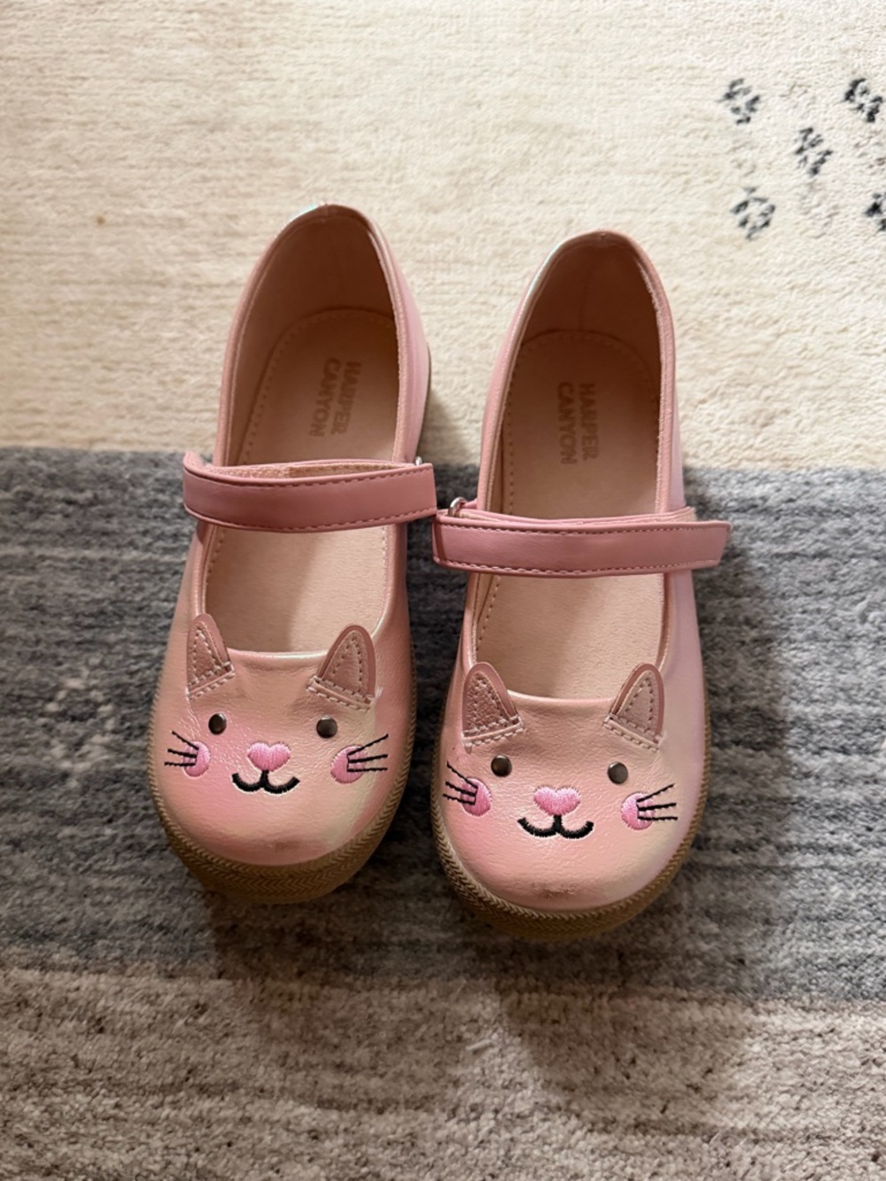 Girls Harper Canyon pink bunny shoes, size 10